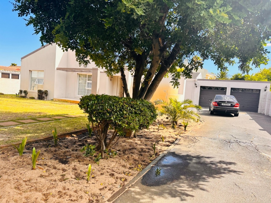 4 Bedroom Property for Sale in Flamingo Vlei Western Cape